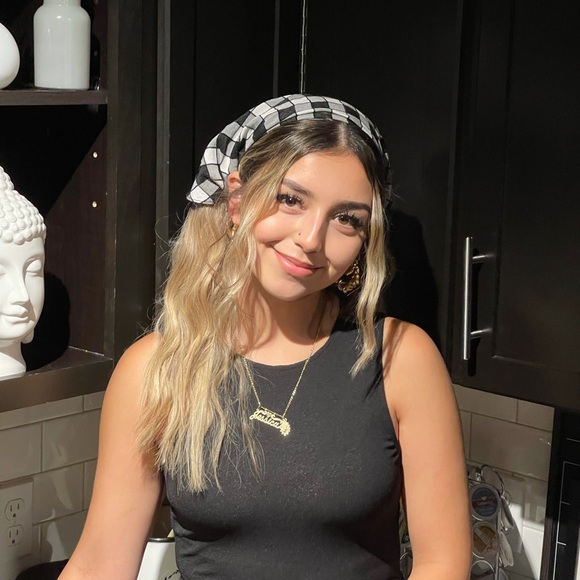 Meet your Posher, Jessica - Picture 1 of 1